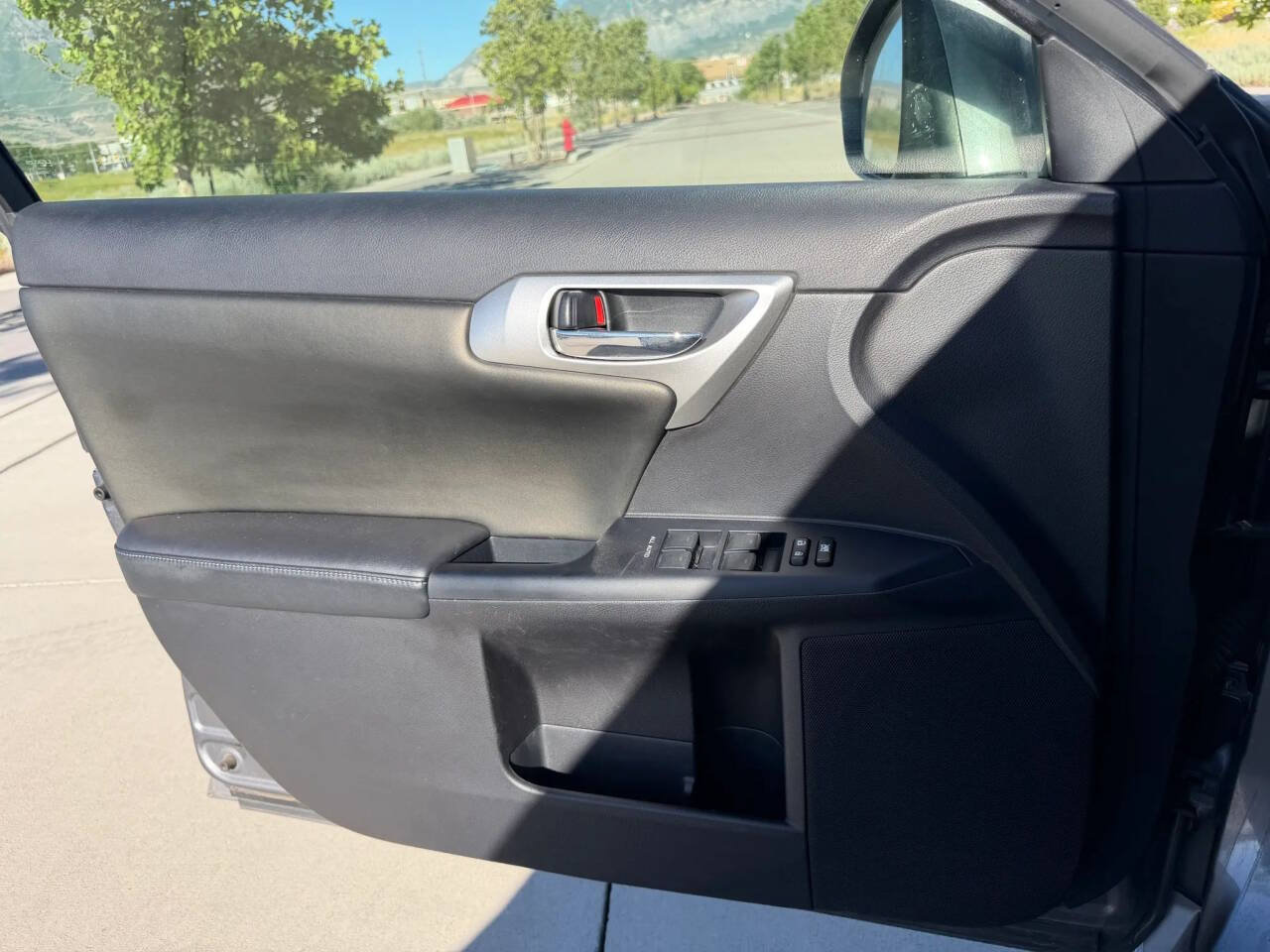 Used 2013 Lexus CT 200h FWD image 17
