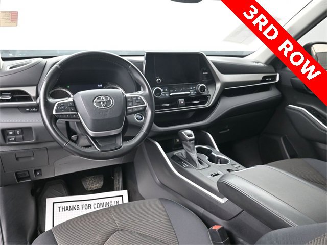 Used 2023 Toyota Highlander L image 31