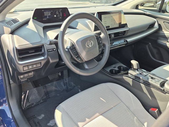 Certified 2025 Toyota Prius LE FWD image 4