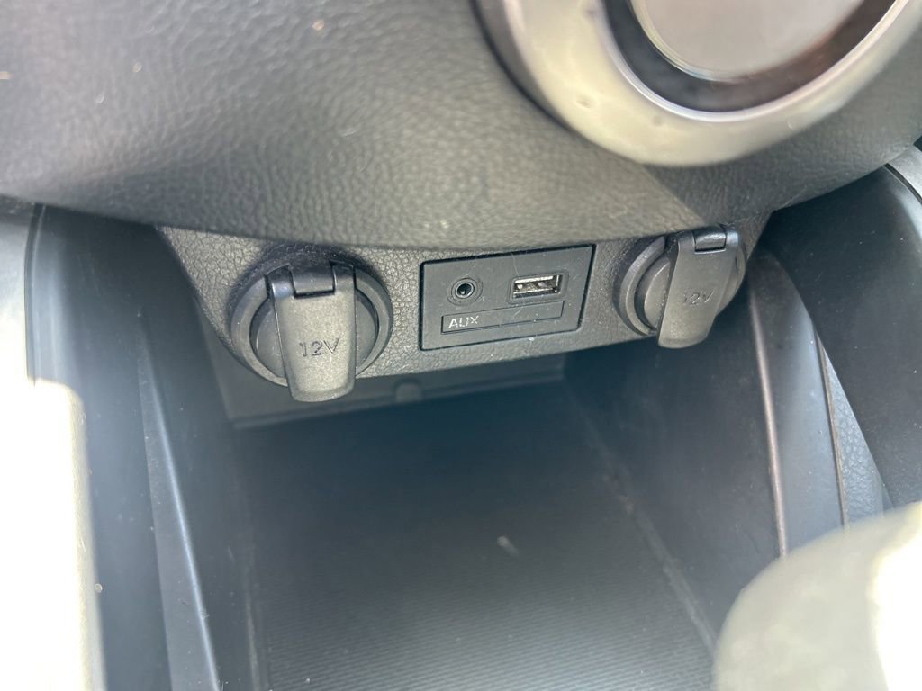 Used 2017 Hyundai Veloster image 37