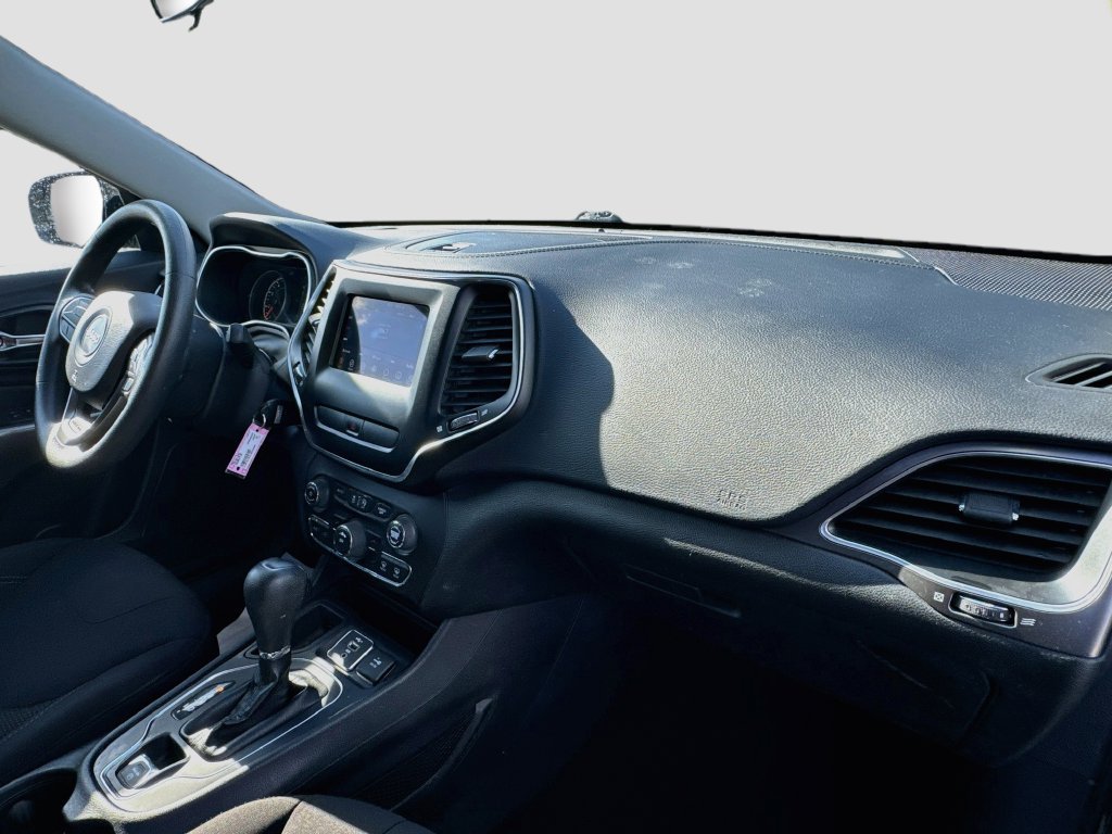 Used 2020 Jeep Cherokee Latitude FWD image 34