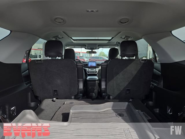 Used 2023 Ford Explorer XLT w/ Equipment Group 202A AWD/4WD image 32
