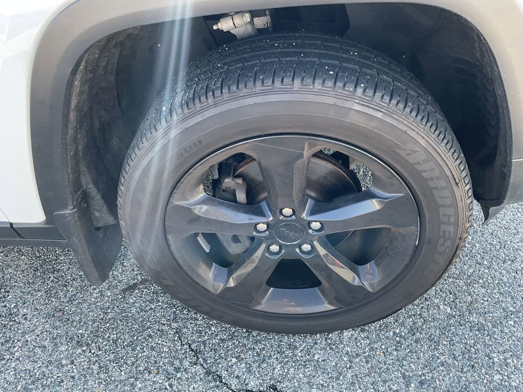 Used 2023 Jeep Grand Cherokee Altitude image 11