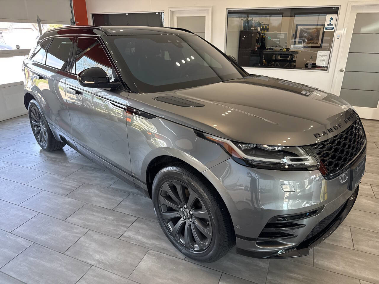 Used 2019 Land Rover Range Rover Velar R-Dynamic SE image 7