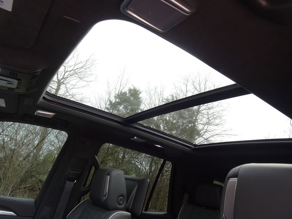 Certified 2025 Cadillac Escalade Sport Platinum w/ LPO, Floor Liner Package image 11