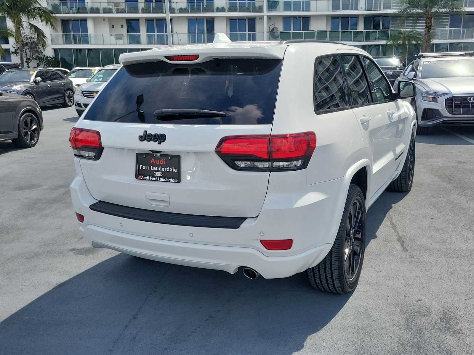 Used 2020 Jeep Grand Cherokee Altitude RWD image 6