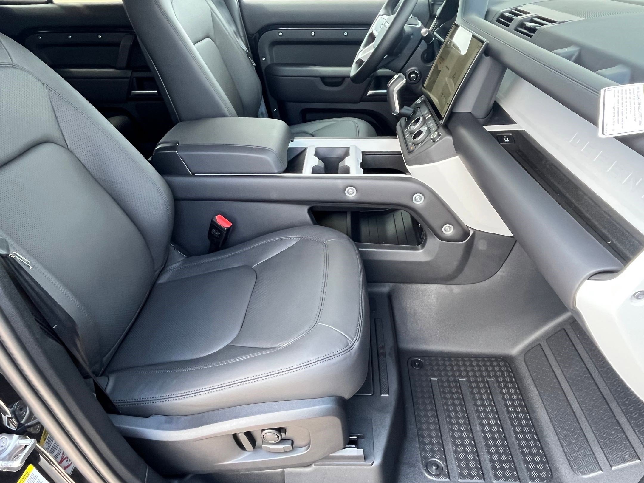 New 2026 Land Rover Defender 110 S image 28