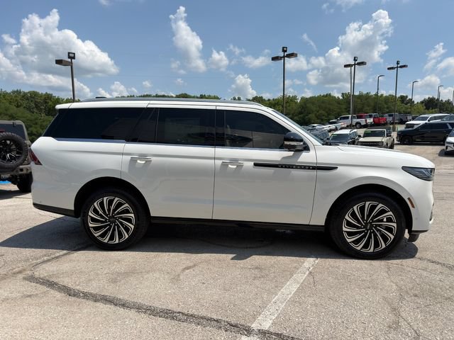 Used 2025 Lincoln Navigator Black Label AWD/4WD image 8