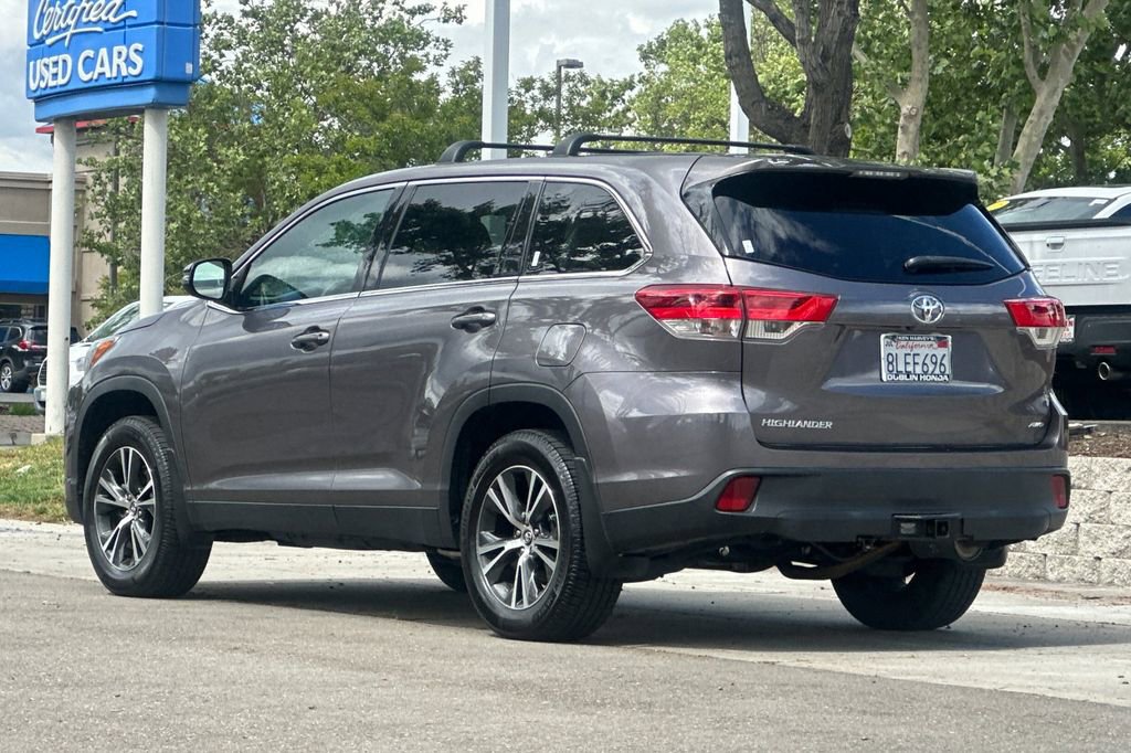 Used 2019 Toyota Highlander LE image 6