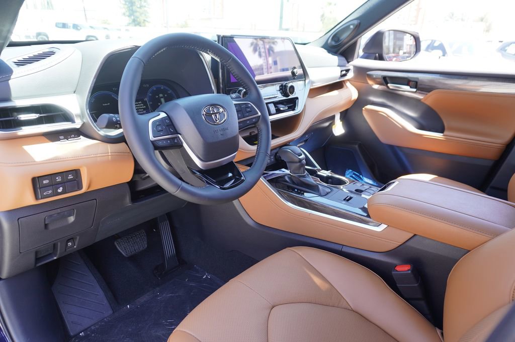 New 2026 Toyota Highlander Platinum image 12