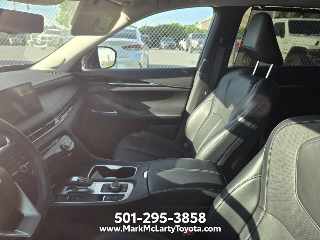 Used 2023 INFINITI QX60 Sensory w/ Vision Package AWD/4WD image 3