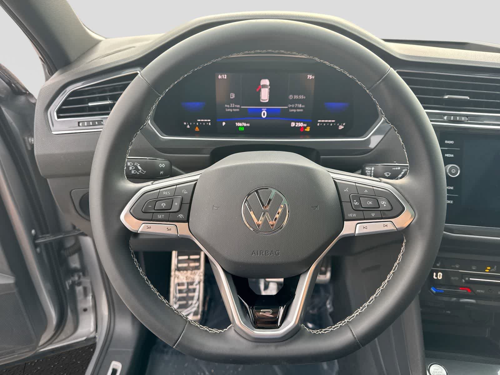 Used 2023 Volkswagen Tiguan SE R-Line FWD image 29