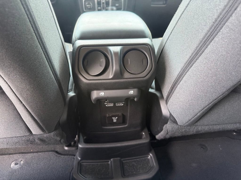 Used 2025 Jeep Wrangler Unlimited Sahara AWD/4WD image 41