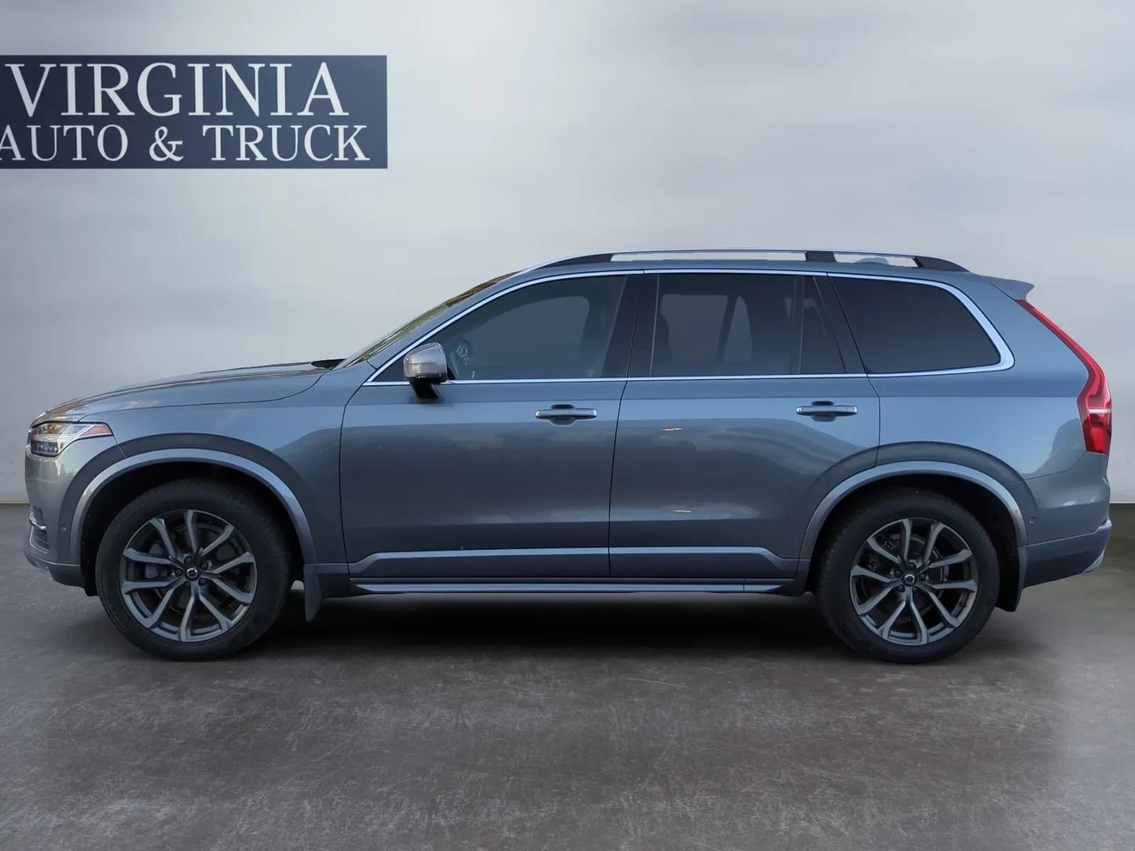 Used 2018 Volvo XC90 T6 Momentum w/ Convenience Package image 2