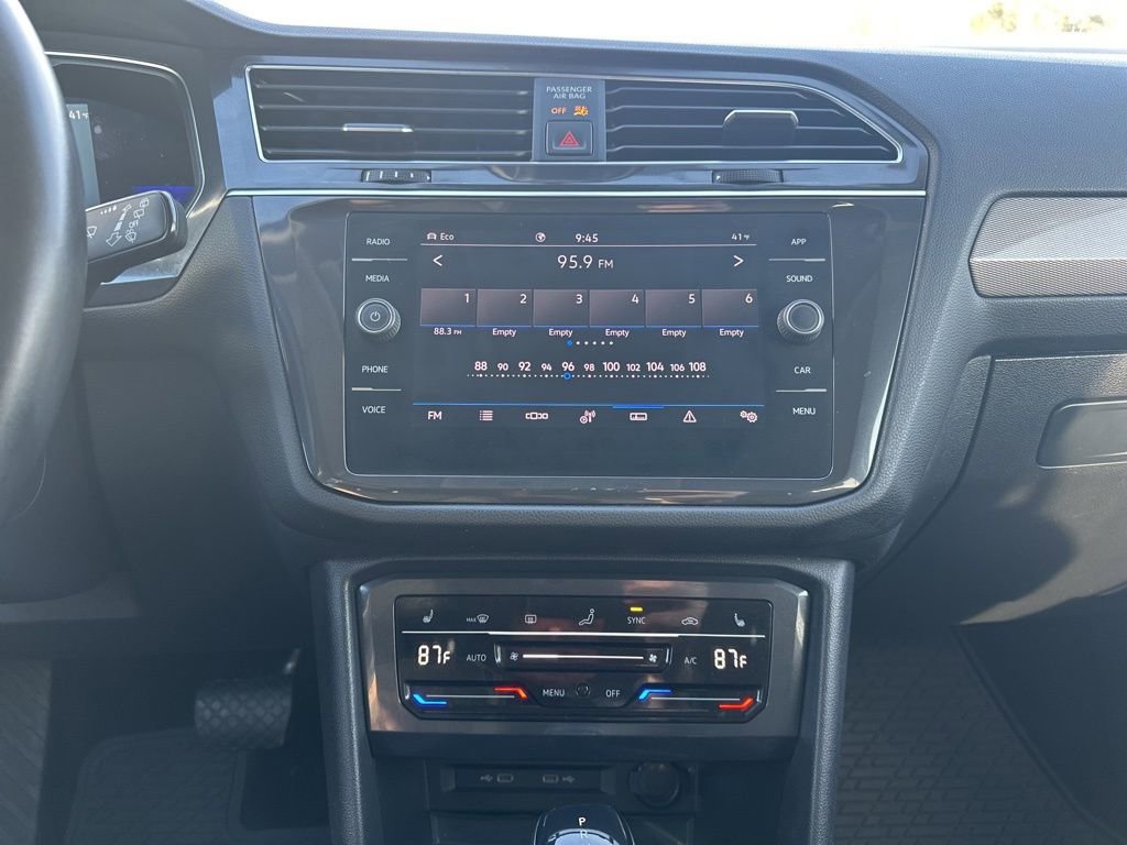 Used 2022 Volkswagen Tiguan SE image 23