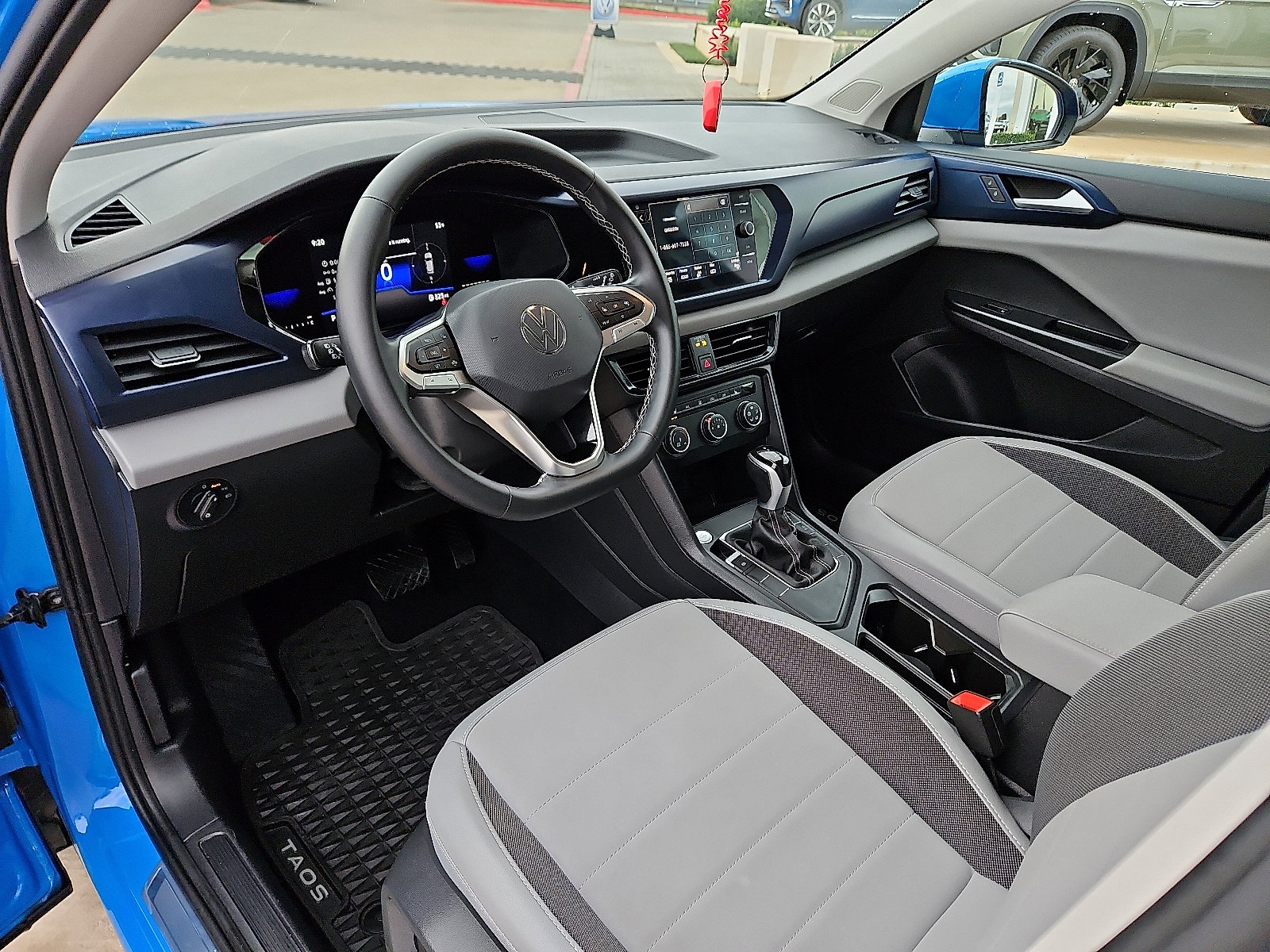 Certified 2022 Volkswagen Taos SE image 11