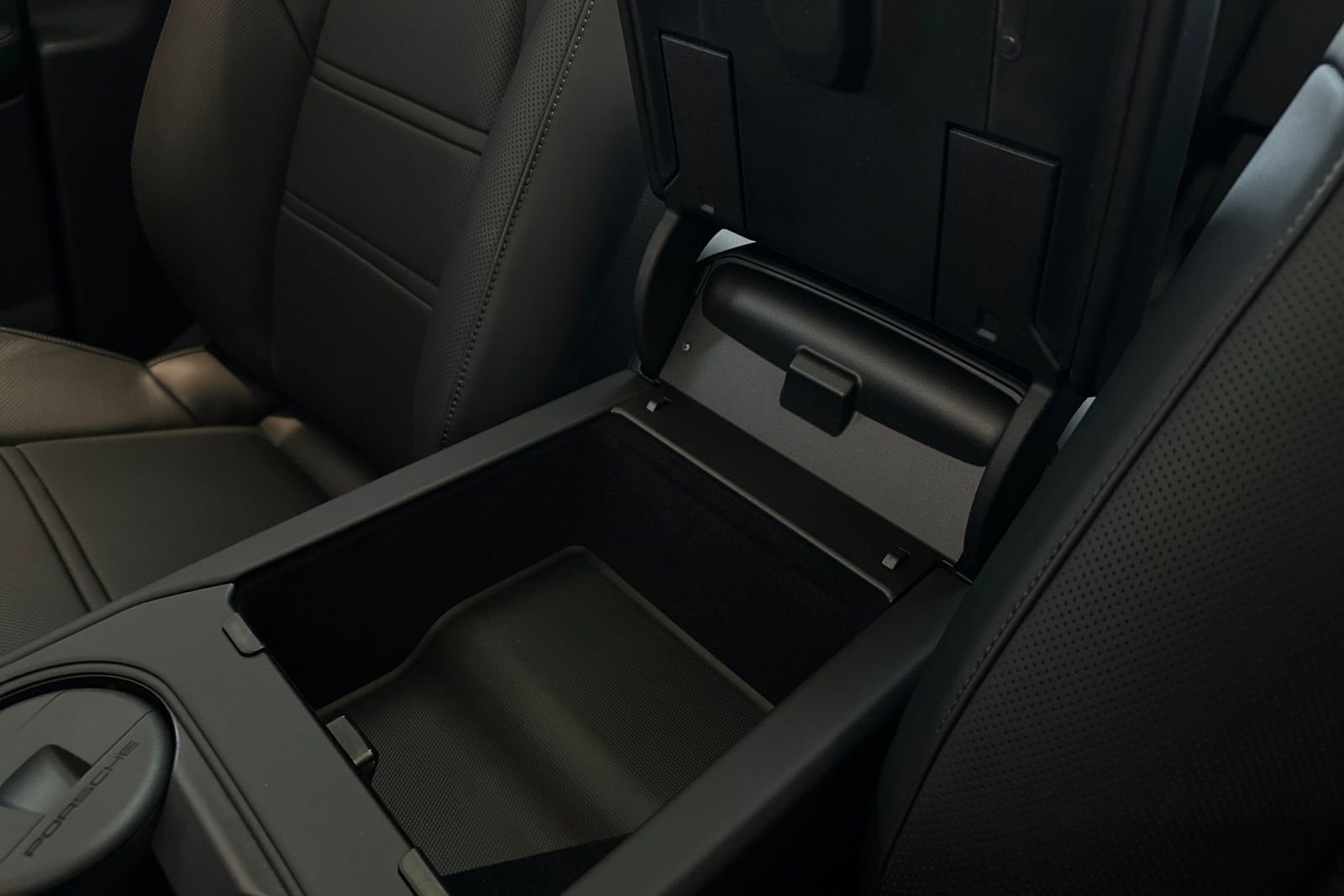 New 2025 Porsche Cayenne Coupe image 27