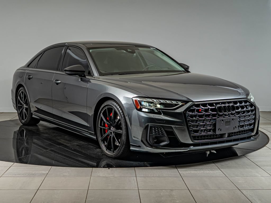 Used 2022 Audi S8 AWD/4WD image 3