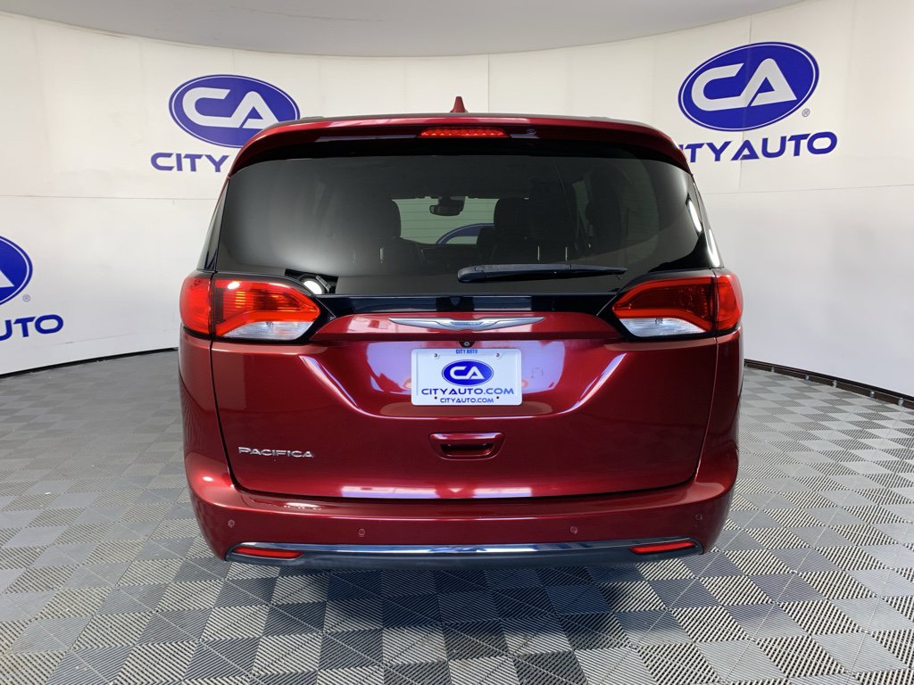 Used 2017 Chrysler Pacifica Touring-L Plus w/ Advanced Safetytec Group image 4
