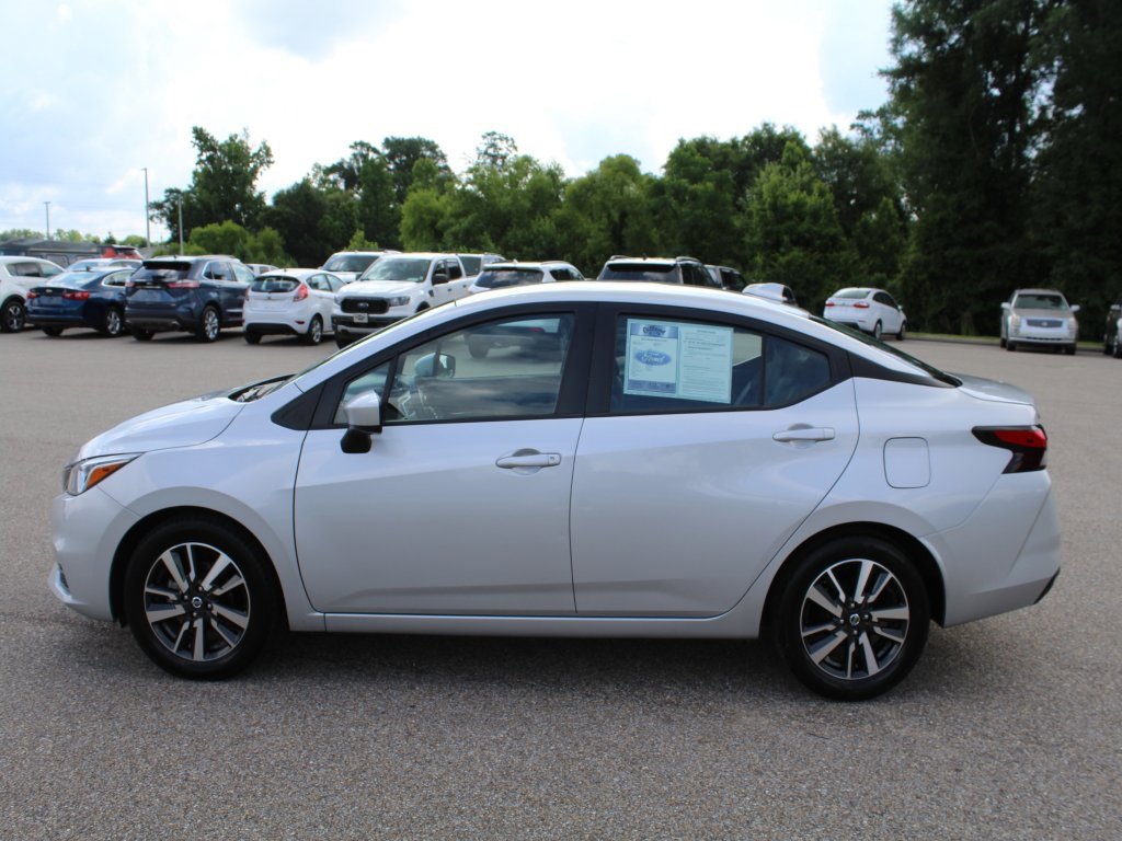 Used 2022 Nissan Versa SV image 9