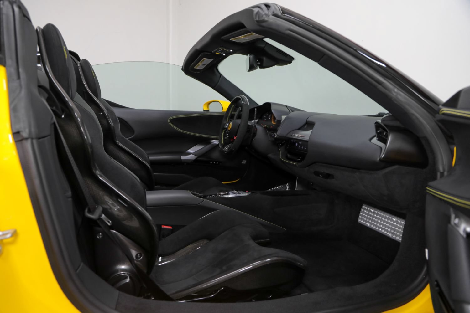 Used 2025 Ferrari SF90 Spider AWD/4WD image 33