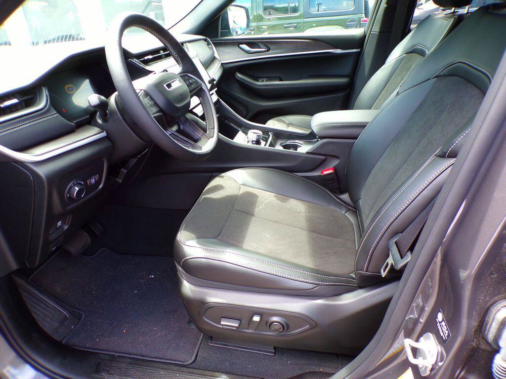 New 2026 Jeep Grand Cherokee Altitude AWD/4WD image 15