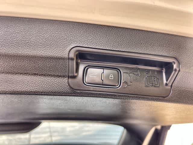 Used 2023 Ford Explorer XLT RWD image 33