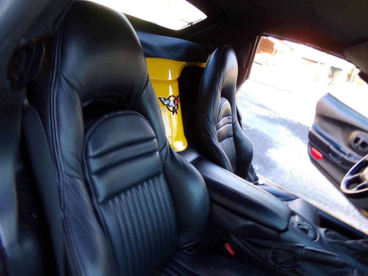 Used 2001 Chevrolet Corvette Convertible w/ Preferred Equipment Group2 image 23