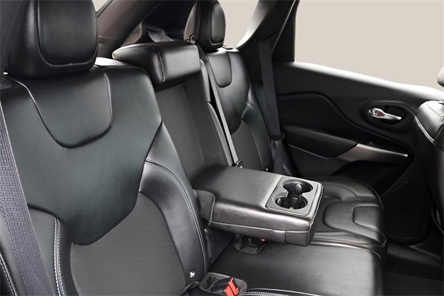 Used 2019 Jeep Cherokee Latitude Plus w/ Comfort/Convenience Group image 17