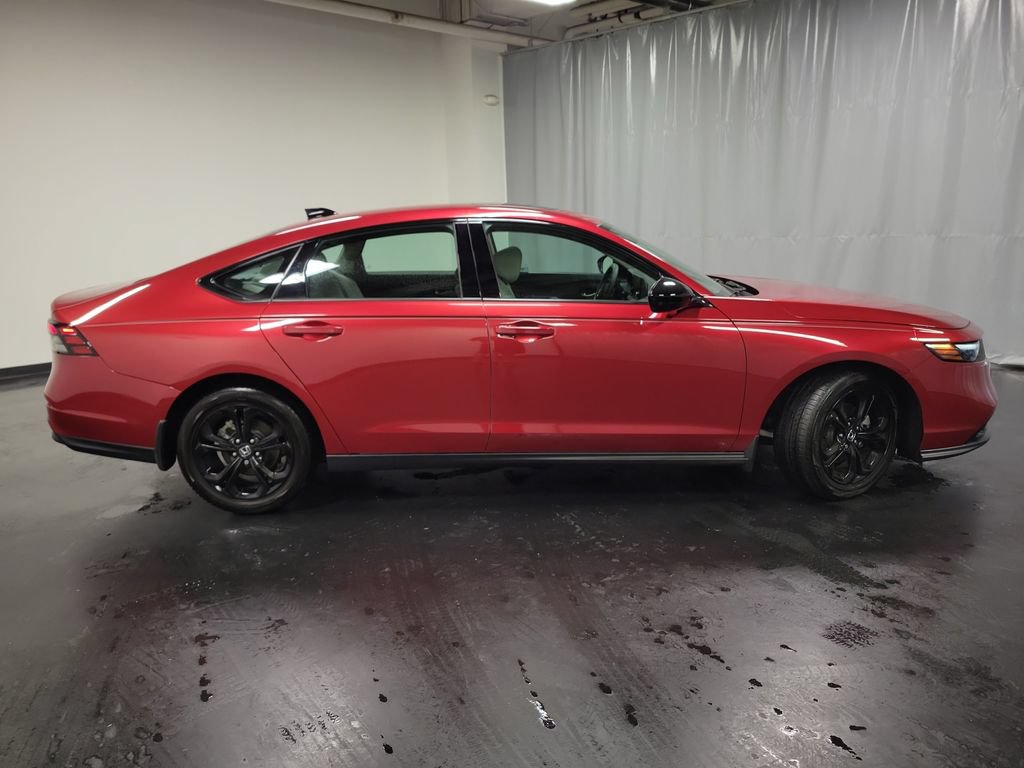 Used 2025 Honda Accord SE image 9