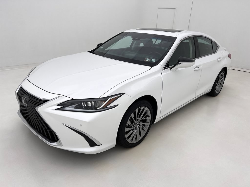 Used 2025 Lexus ES 300h w/ Luxury Package FWD image 4