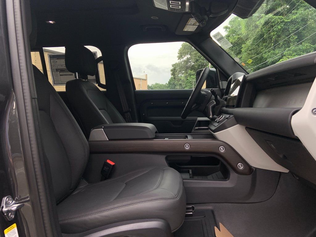 New 2024 Land Rover Defender 130 S image 15