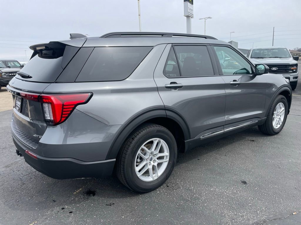 Used 2025 Ford Explorer Active image 4