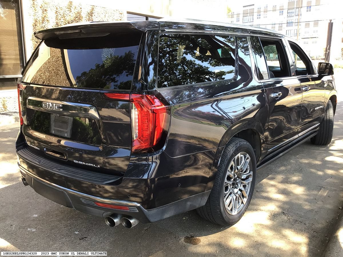 Used 2023 GMC Yukon XL Denali Ultimate AWD/4WD image 5