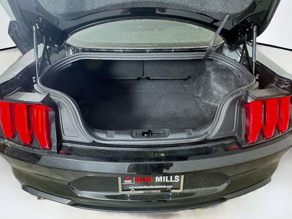 Used 2021 Ford Mustang EcoBoost image 23