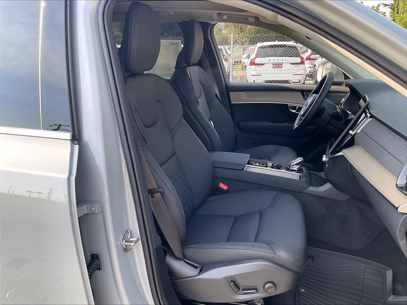 New 2027 Volvo XC90 B6 Plus AWD/4WD image 32