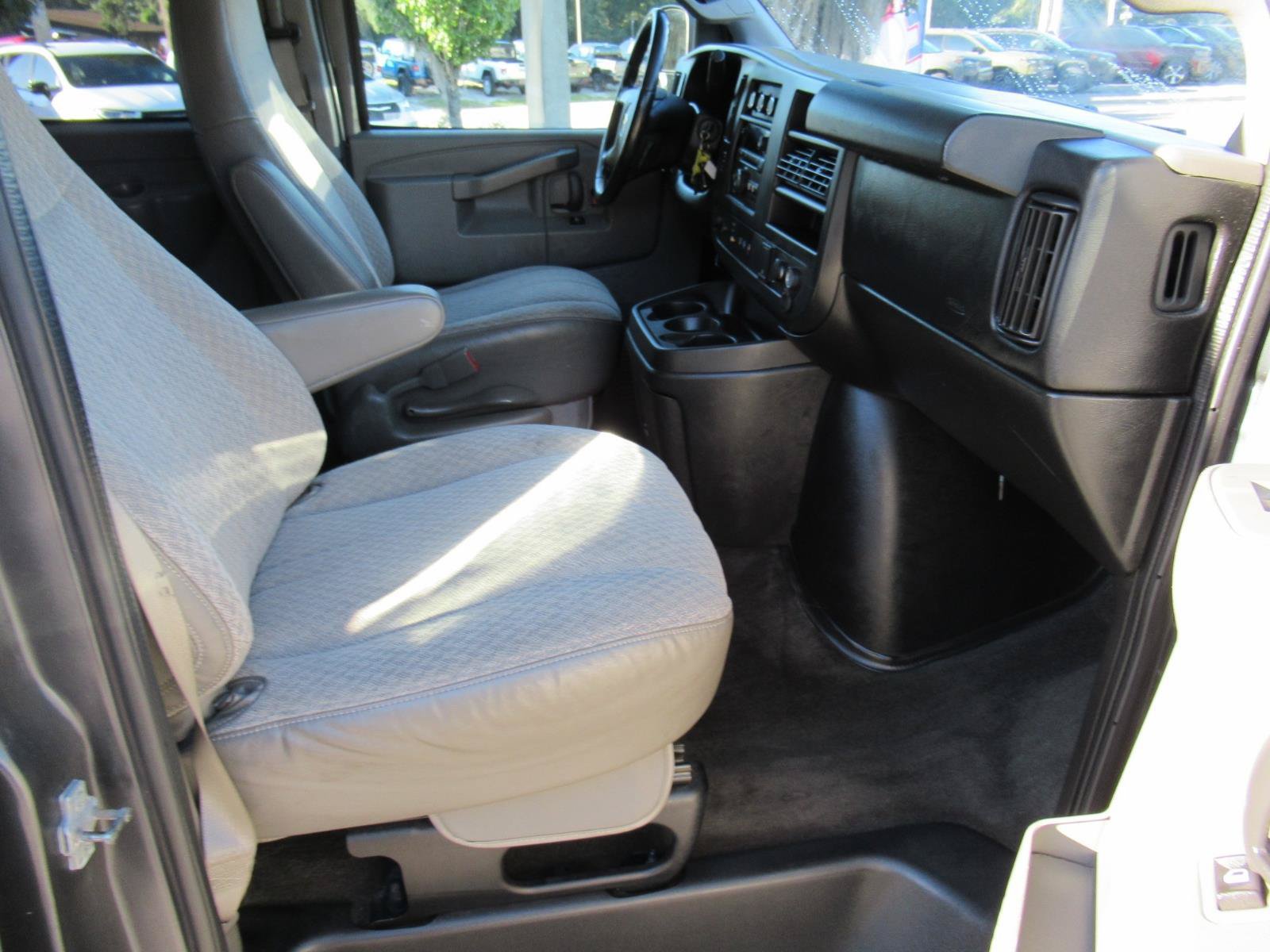 Used 2016 Chevrolet Express 2500 LS RWD image 10