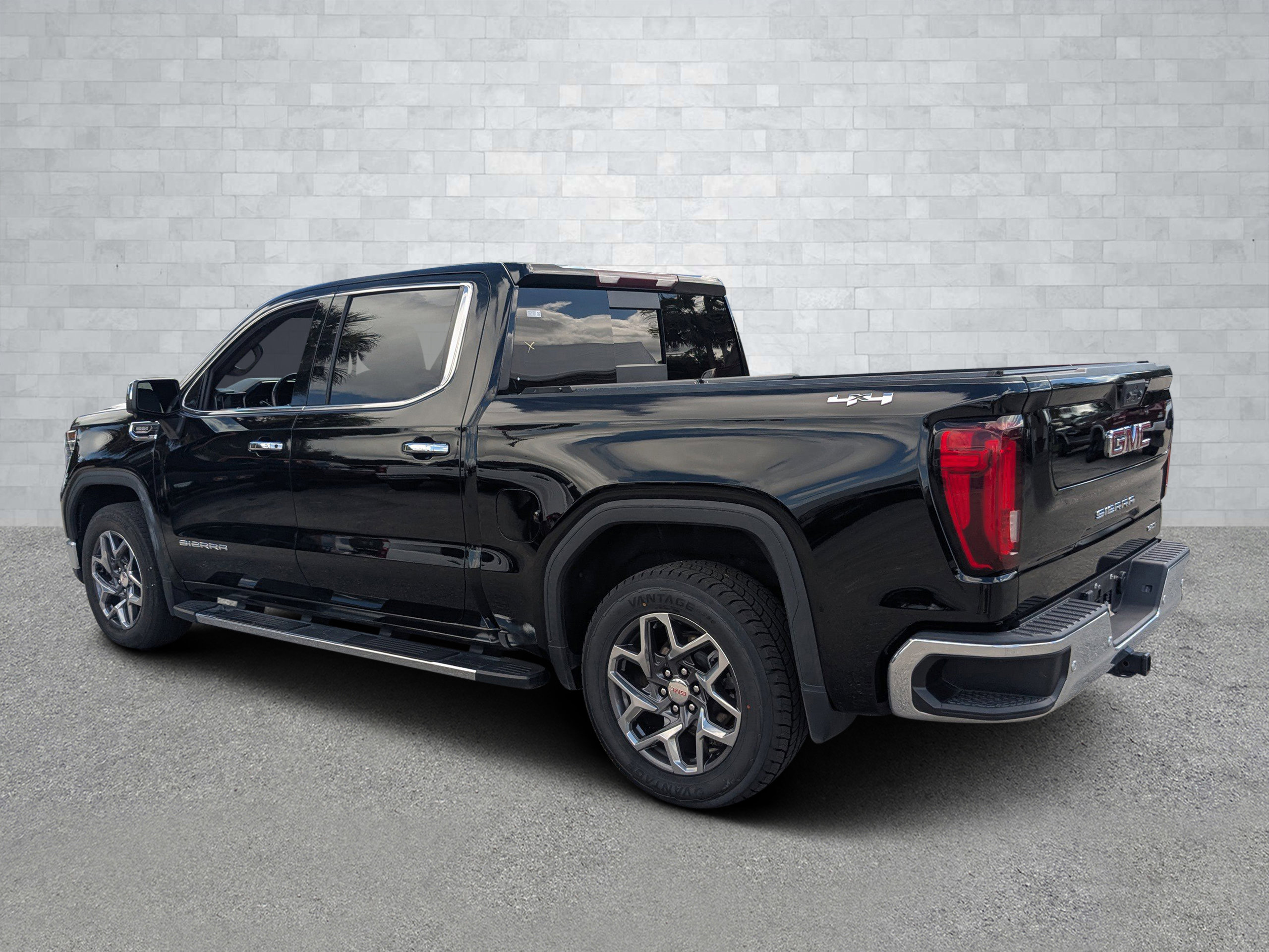 Used 2022 GMC Sierra 1500 SLT w/ SLT Premium Plus Package image 7