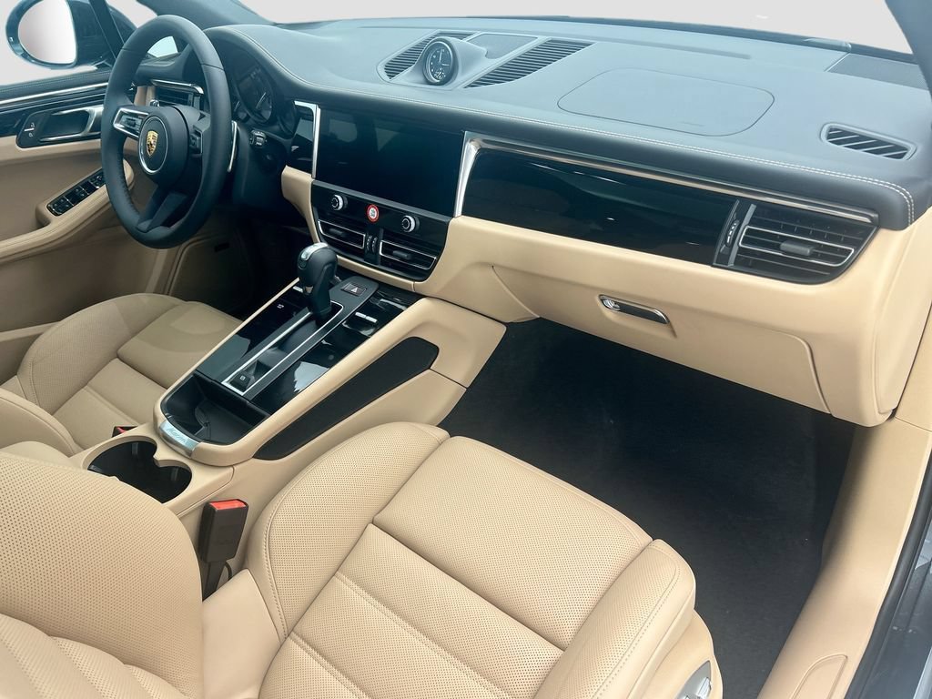 Used 2026 Porsche Macan AWD/4WD image 19