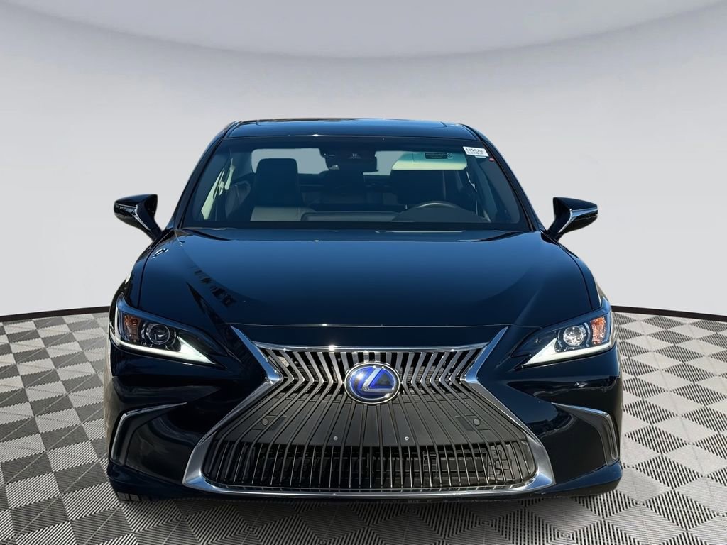 Used 2020 Lexus ES 300h w/ Accessory Package image 6