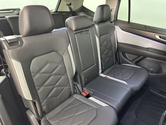 Used 2025 Volkswagen Atlas Peak Edition SE image 28