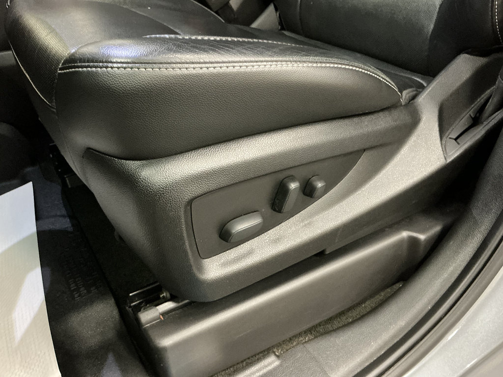 Used 2018 Chevrolet Suburban Premier AWD/4WD image 26