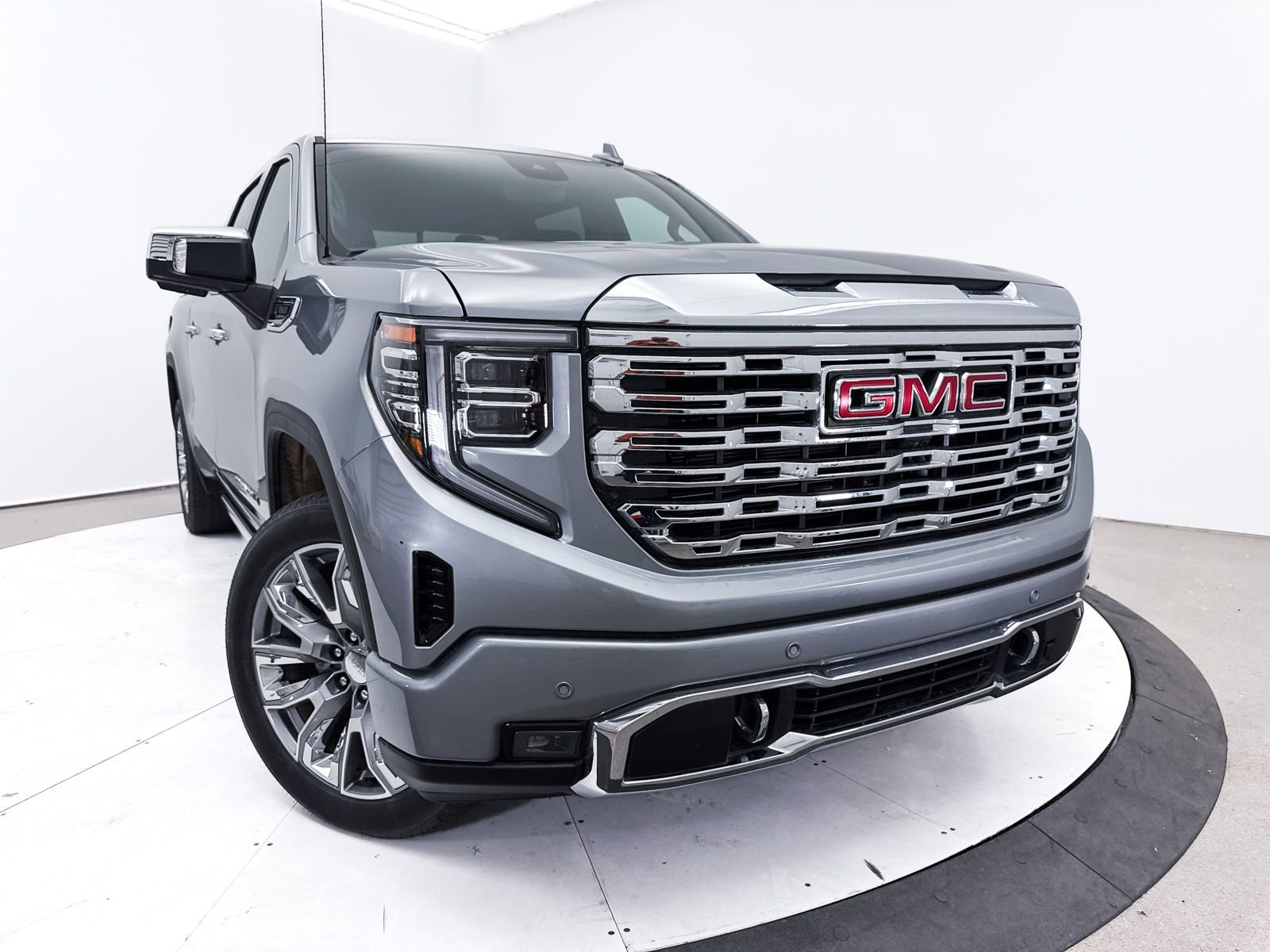 Used 2025 GMC Sierra 1500 Denali image 8