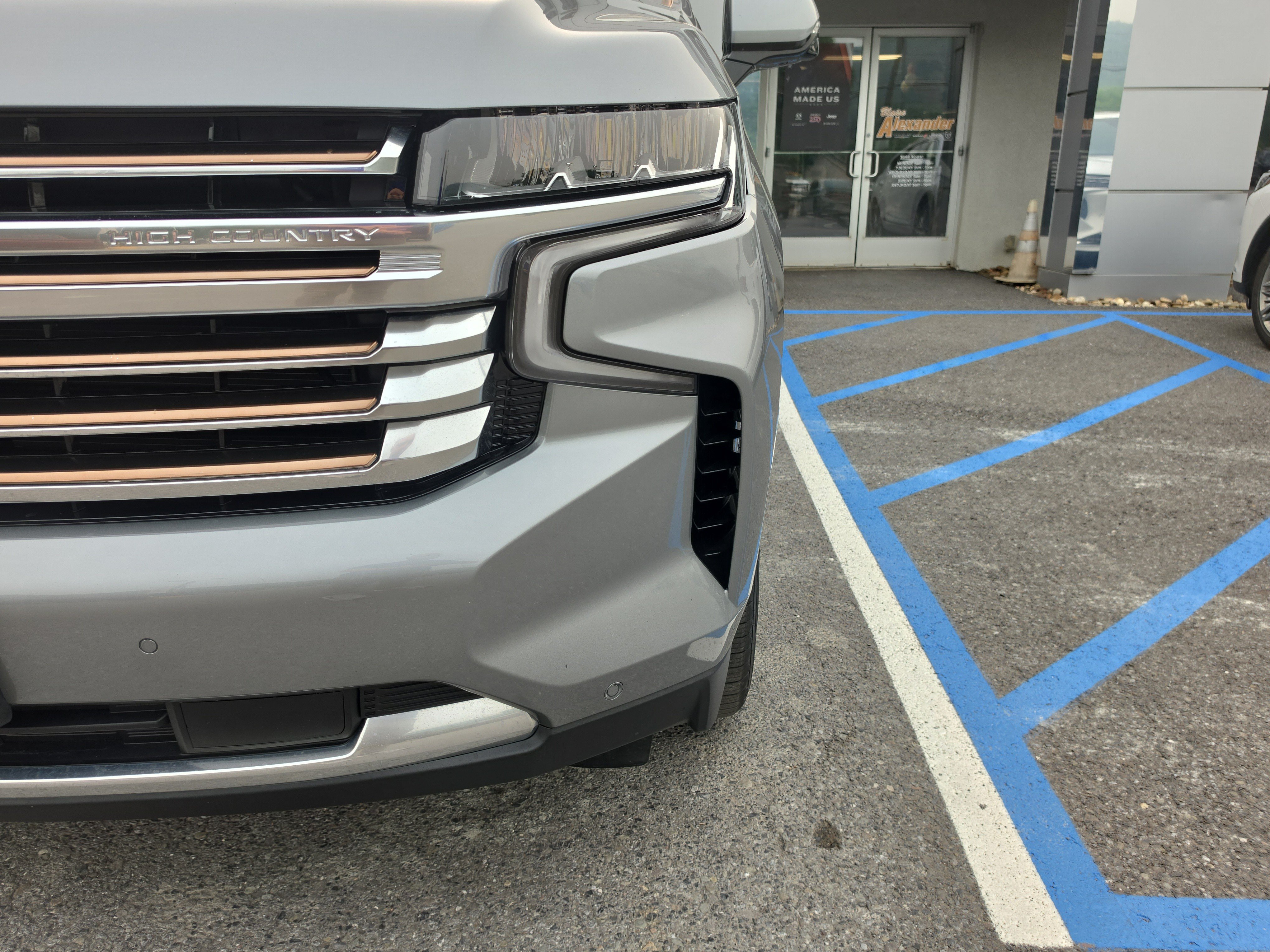 Used 2023 Chevrolet Tahoe High Country AWD/4WD image 10