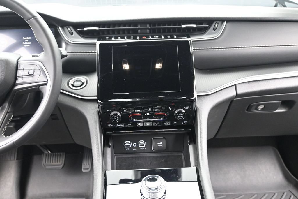 Used 2023 Jeep Grand Cherokee Altitude AWD/4WD image 24