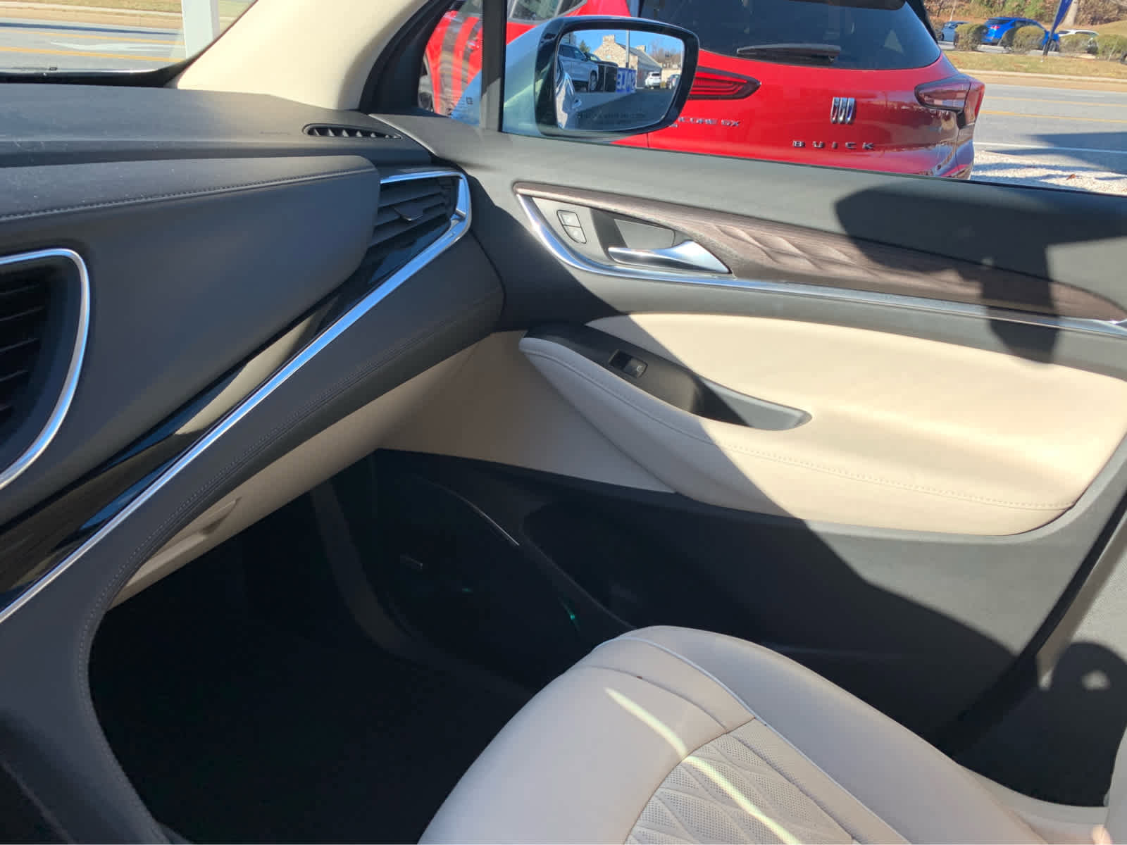 Used 2022 Buick Enclave Avenir w/ Avenir Technology Package image 22