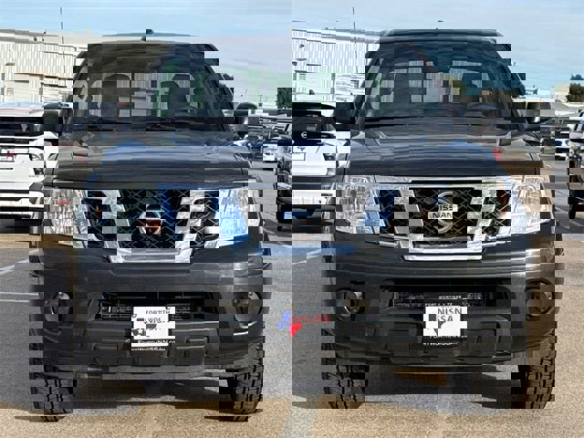 Used 2014 Nissan Frontier SV image 3