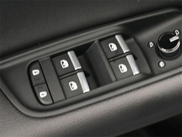 Used 2023 Audi Q8 Premium image 13