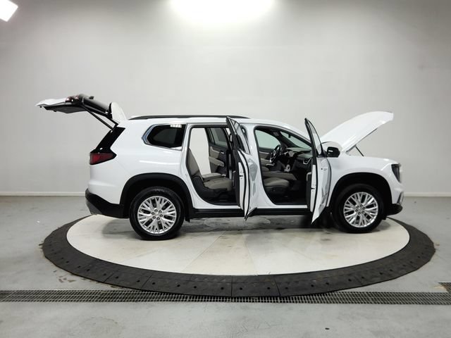 Used 2026 GMC Acadia Elevation w/ Elevation Premium Package FWD image 16