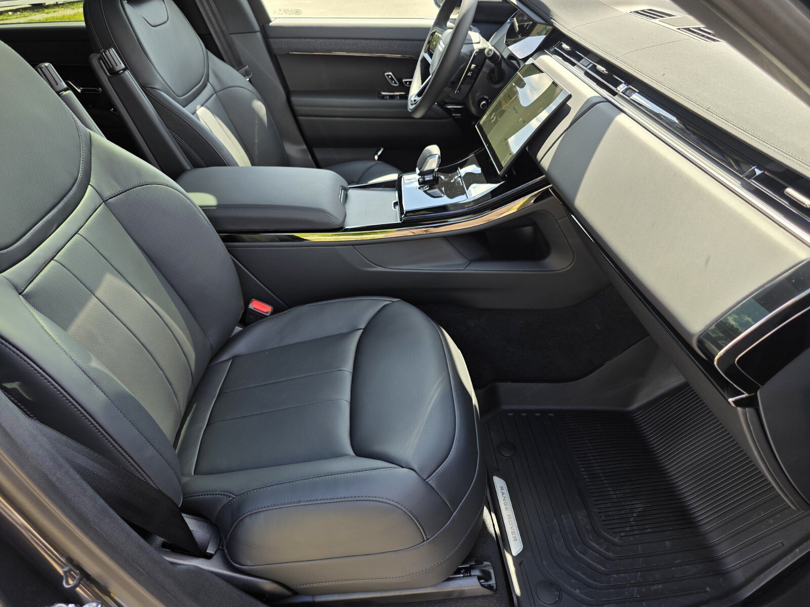 New 2026 Land Rover Range Rover Sport Dynamic SE AWD/4WD image 3